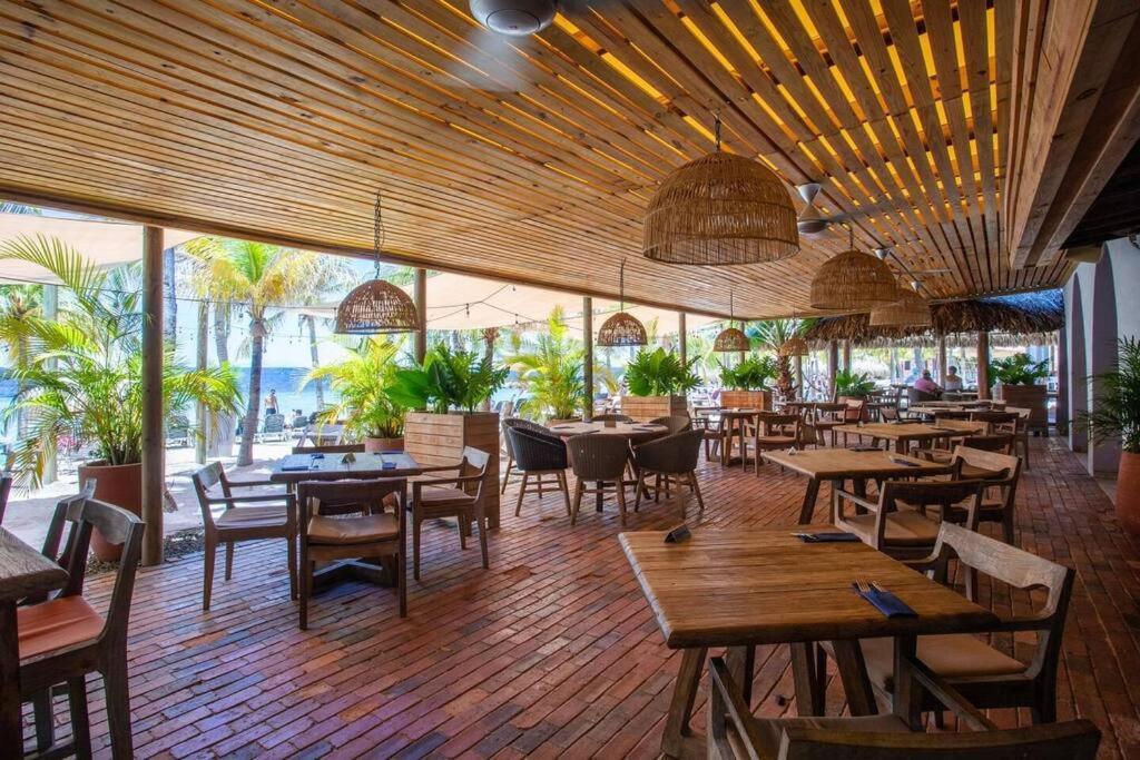 Blue Emerald Beachfront Blessing วิลเลมสตัด ภายนอก รูปภาพ